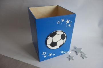 Odpadkový koš s fotbalovým míčem