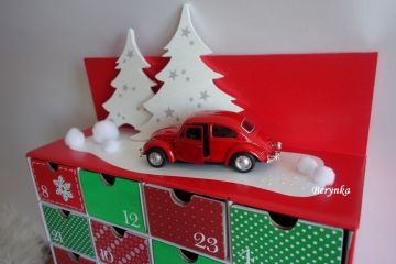 Adventní kalendář *červeno-zelený* - s autíčkem - různá provedení