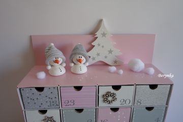 Adventní kalendář růžovo-šedý se sněhuláky - různá provedení