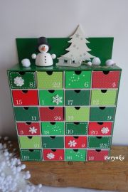 Adventní kalendář zeleno-červený se sněhulákem