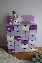 Adventní kalendář fialový se sněhulákem