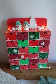 Adventní kalendář červeno-zelený se sněhuláky