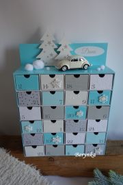 Adventní kalendář tyrkysový s bílým autíčkem