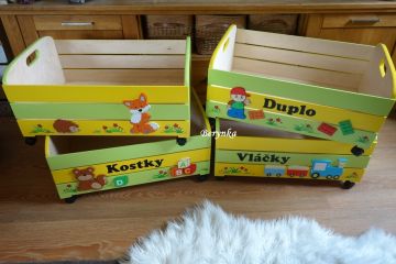 Dřevěná bedýnka na hračky