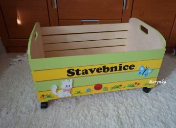 Dřevěná bedýnka na hračky