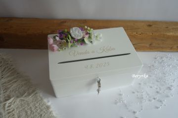 Svatební bedýnka s květinami