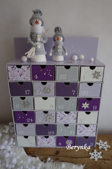Adventní kalendář fialovo-šedý se sněhuláky