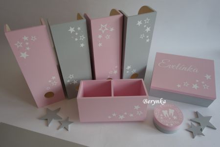 Dřevěné dekorace s hvězdičkami