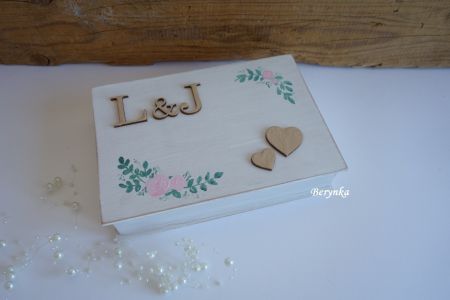 Svatební krabička s malovanými kytičkami