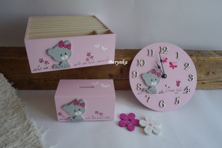 Dekorace v pudrově růžové barvě - s koťátkem