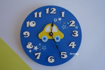 Hodiny s autem kulaté/čtvercové