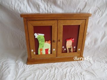 Dřevěná skříňka na klíče s domečky