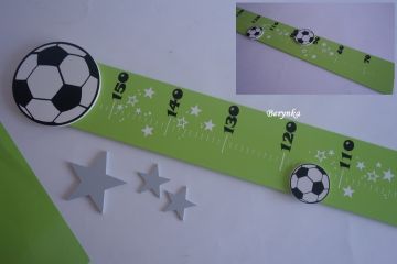 Dětský metr s fotbalovým míčem