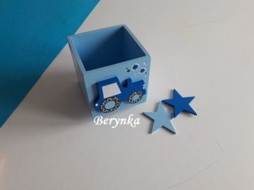 Dřevěný stojánek na tužky s traktorem