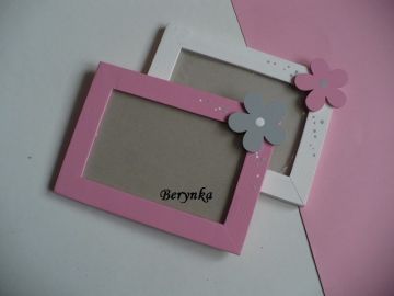 Dřevěný fotorámeček s kytičkou