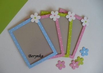 Dřevěný fotorámeček s kytičkou