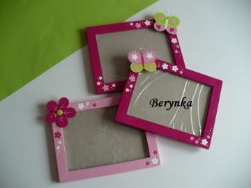 Dřevěný fotorámeček s kytičkou