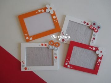 Dřevěný fotorámeček s kytičkou