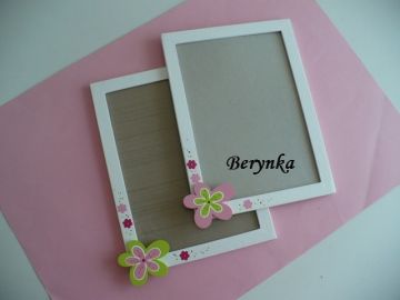 Dřevěný fotorámeček s kytičkou