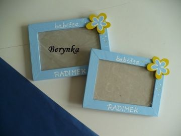 Dřevěný fotorámeček s kytičkou