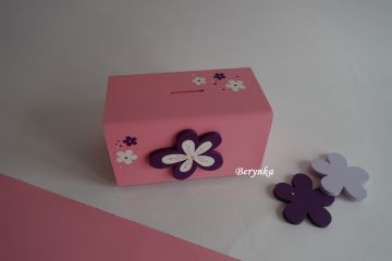 Dřevěná pokladnička s kytičkou