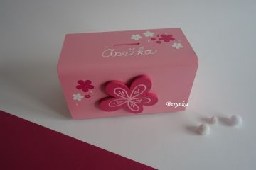 Dřevěná pokladnička s kytičkou