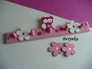 Dětský věšák s kytičkami