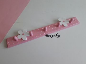 Dětský věšák s kytičkami