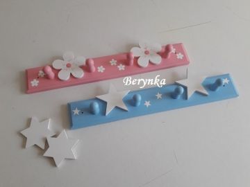 Dětský věšák s kytičkami