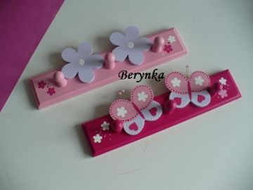 Dětský věšák s kytičkami