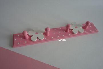 Dětský věšák s kytičkami