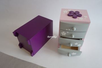 Dřevěná šperkovnice