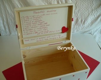 Svatební bedýnka se srdíčky a monogramem