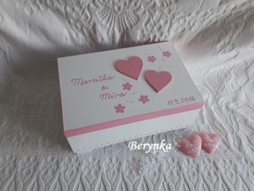 Svatební truhlička se srdíčky a kytičkami