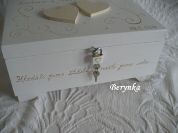 Svatební truhlička se srdíčky a kytičkami
