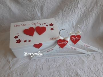 Svatební truhlička se srdíčky a kytičkami