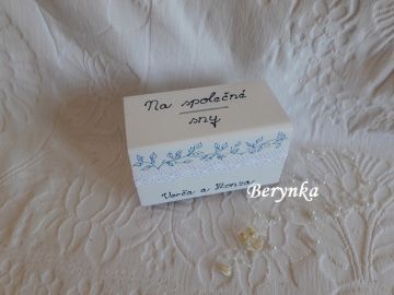 Svatební pokladnička s krajkou - k oznámení