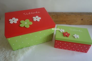 Dřevěné bedýnky s kytičkami