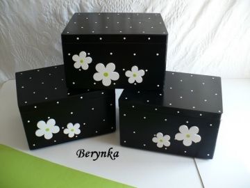 Dřevěné bedýnky s kytičkami