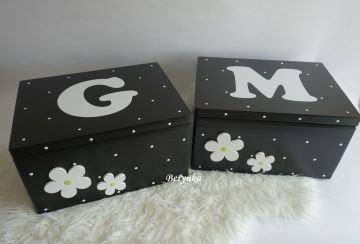 Dřevěné bedýnky s kytičkami