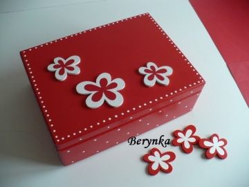 Dřevěné bedýnky s kytičkami