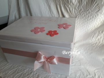 Dřevěné bedýnky s kytičkami