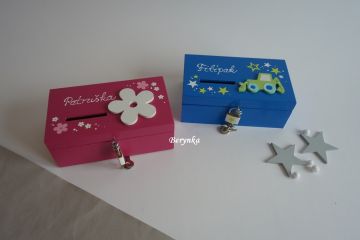 Dřevěná pokladnička s kytičkou