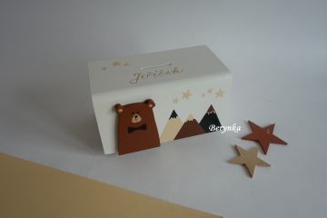 Dřevěná pokladnička s medvědem a horami