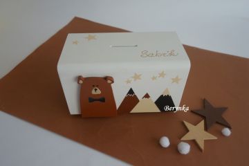 Dřevěná pokladnička s medvědem a horami