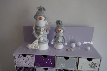Adventní kalendář fialovo-šedý se sněhuláky