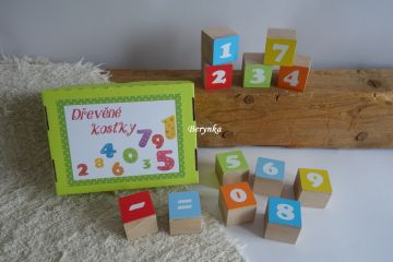 Dřevěné kostičky - barevné - číslice