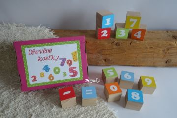 Dřevěné kostičky - barevné - číslice