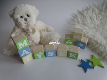 Dřevěné kostičky modro-zeleno-žluté