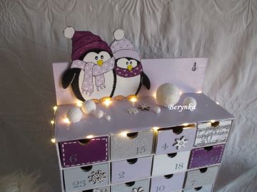 Adventní kalendář bílo-fialový s tučňáky